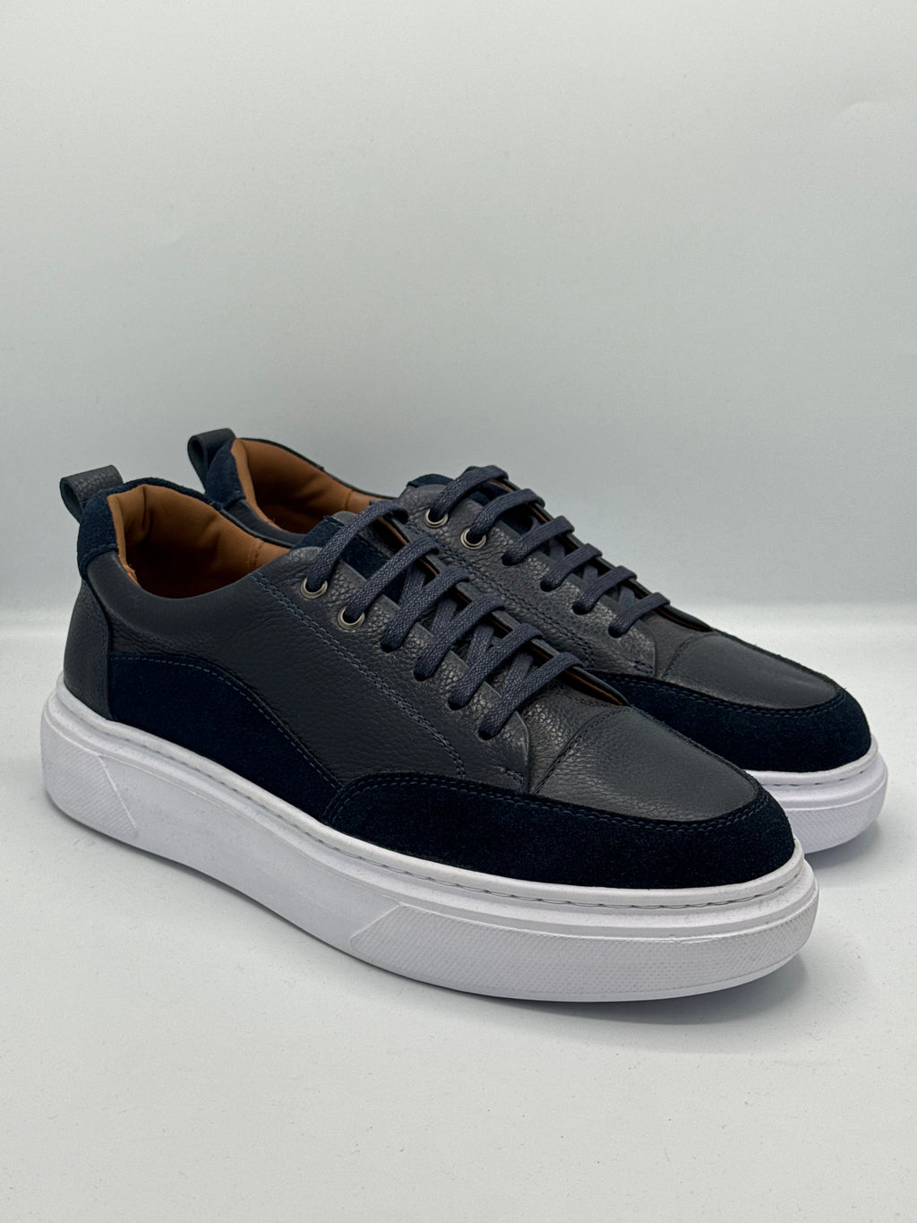 Sneakers Bleu Marine Premium – Cuir & Daim, Élégance Urbaine