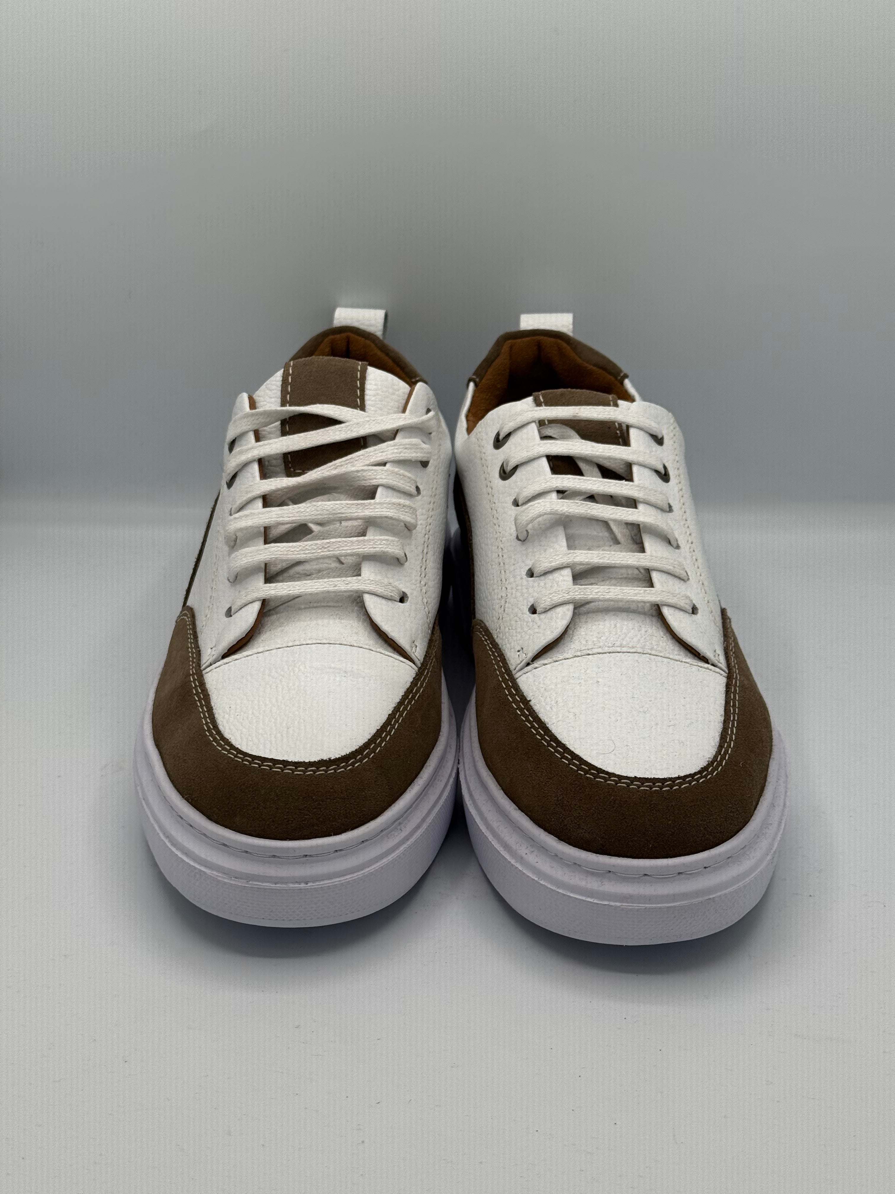 Sneakers Blanc & Marron Premium – Cuir & Daim, Style Élégant