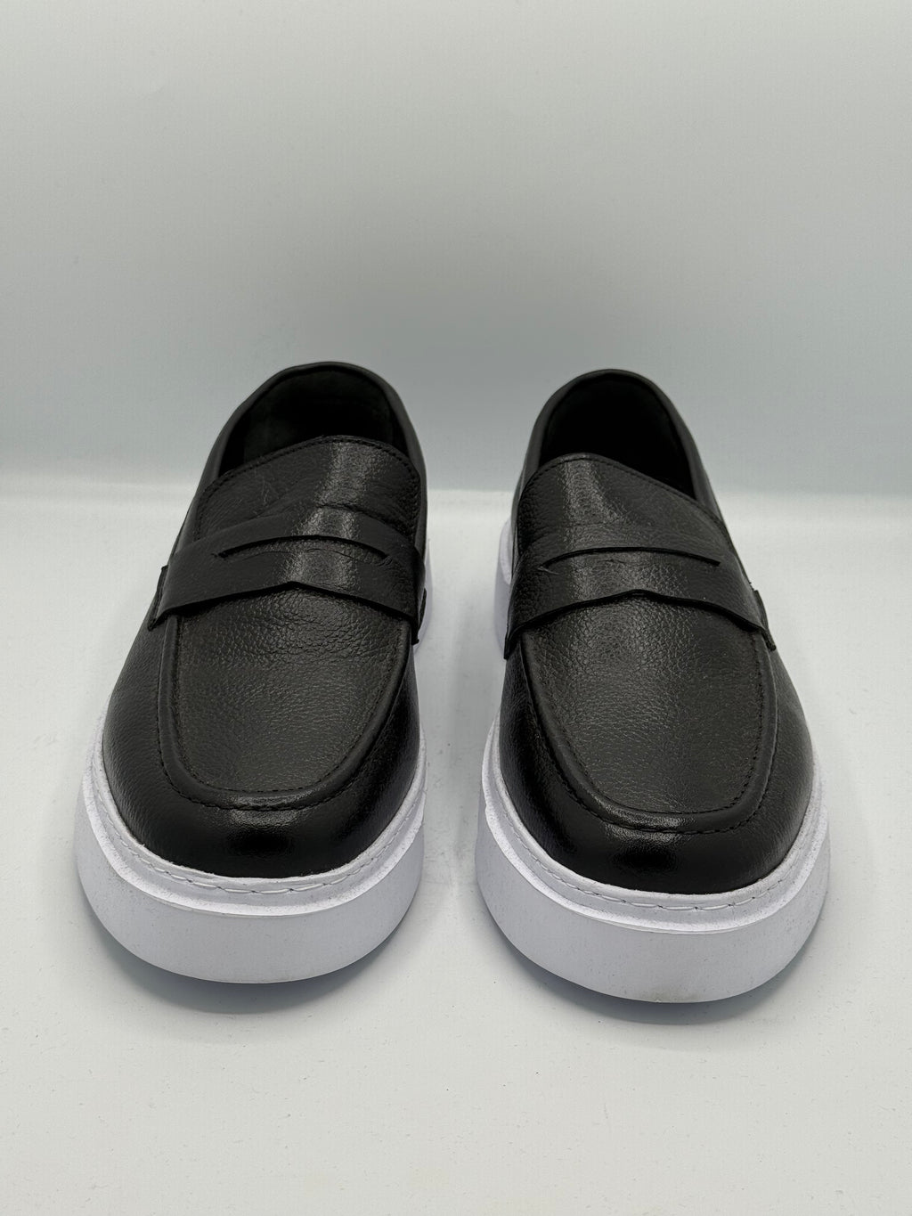 Mocassins Sneakers Noirs – Cuir Souple & Semelle Blanche Confort