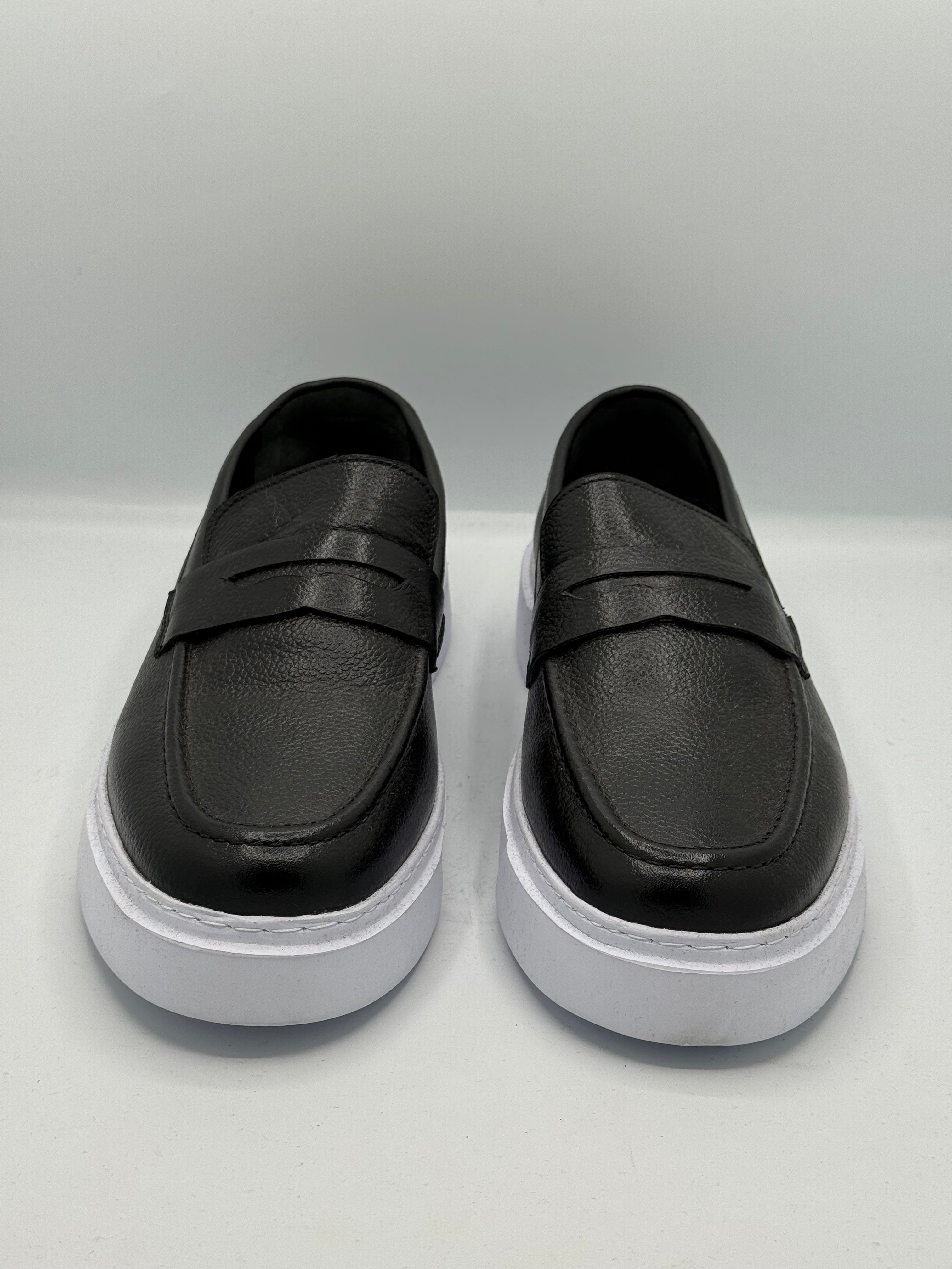 Mocassins Sneakers Noirs – Cuir Souple & Semelle Blanche Confort
