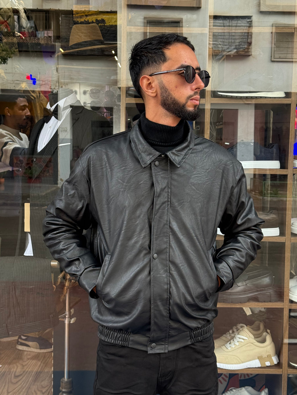 Veste Cuir Noir Homme – Élégance Urbaine à Boutons Pression