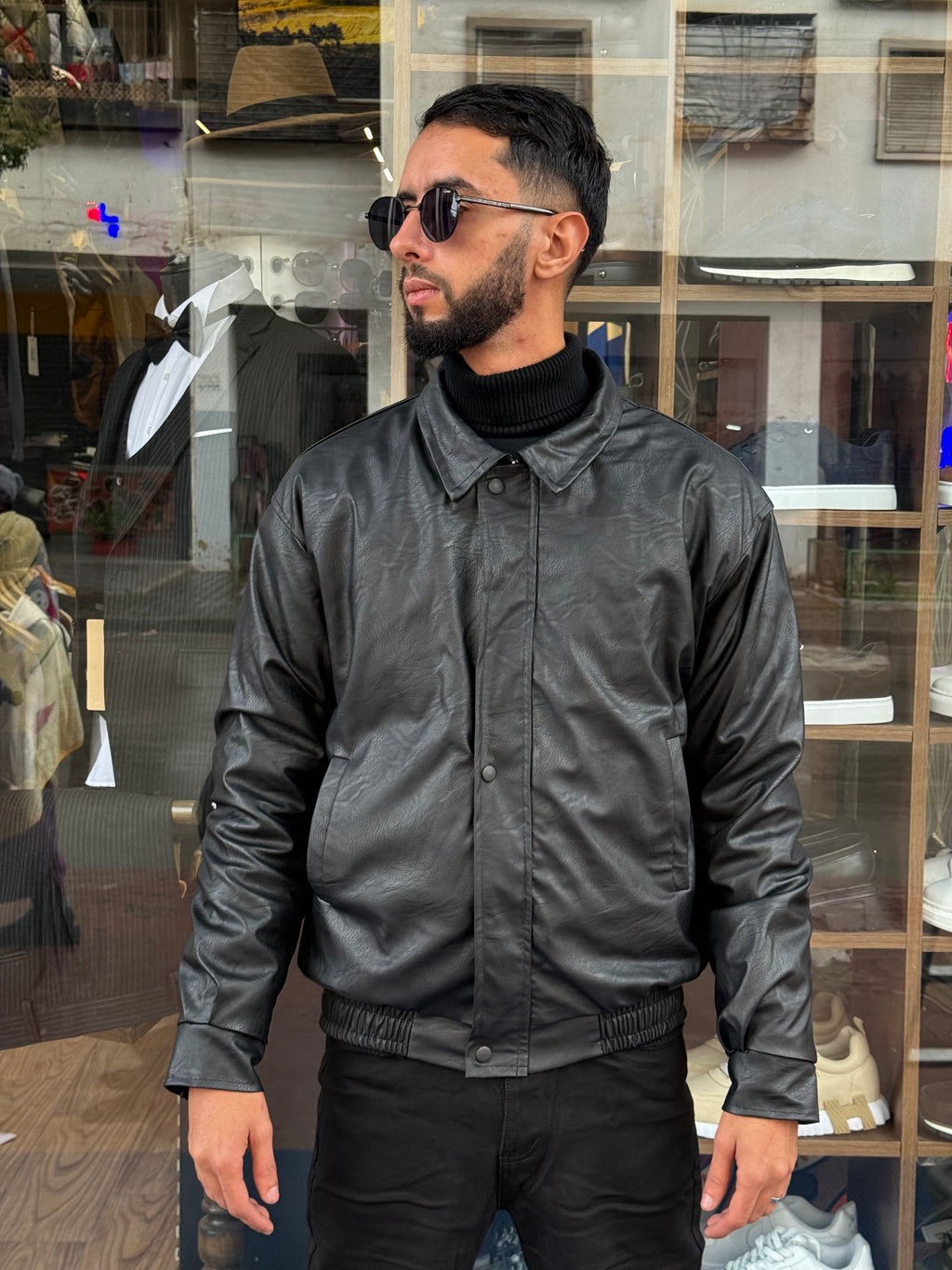 Veste Cuir Noir Homme – Élégance Urbaine à Boutons Pression