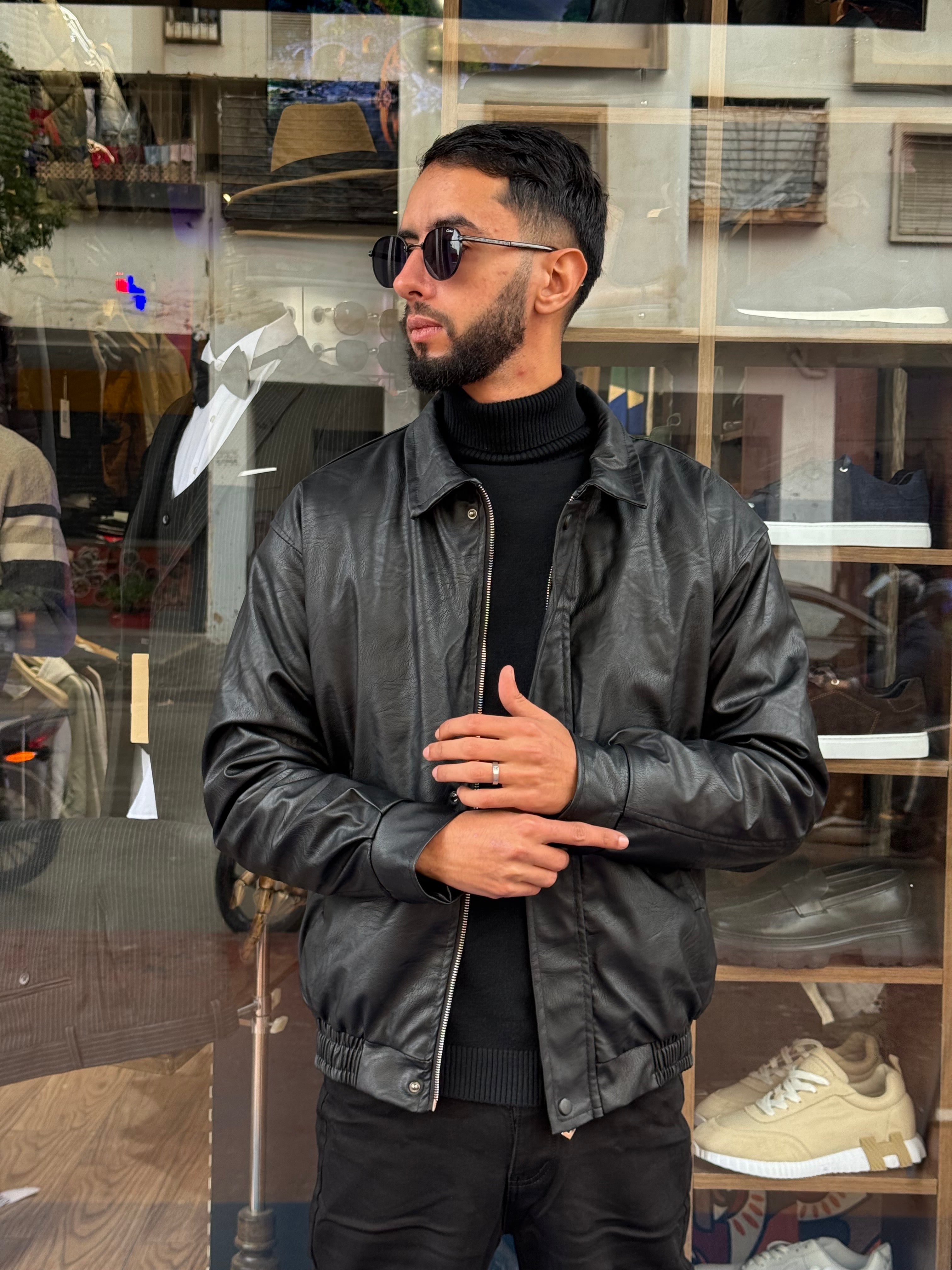 Veste Cuir Noir Homme – Élégance Urbaine à Boutons Pression