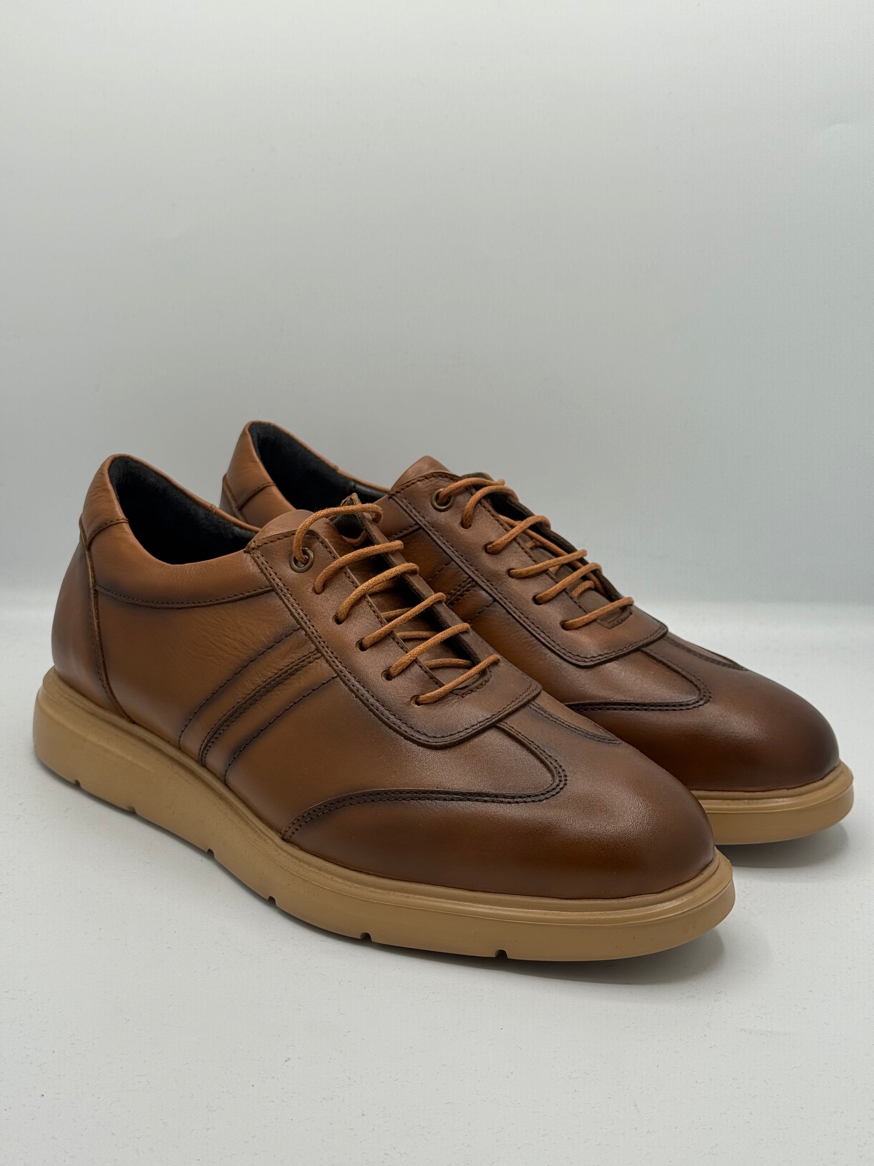 Derbies Urbaines Premium – Camel Élégant