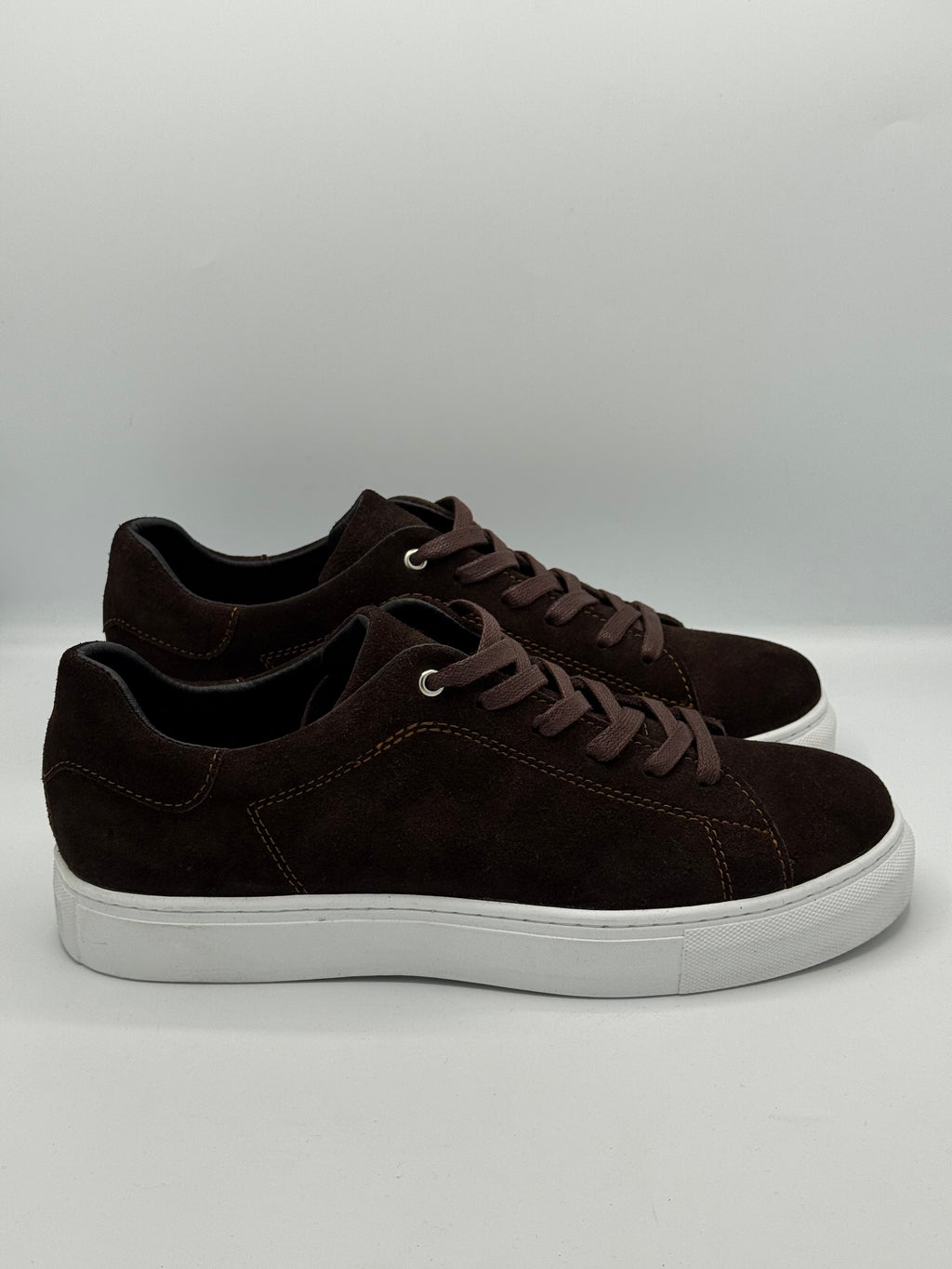 Sneakers Marron en Suédine – Élégance Urbaine & Confort Premium