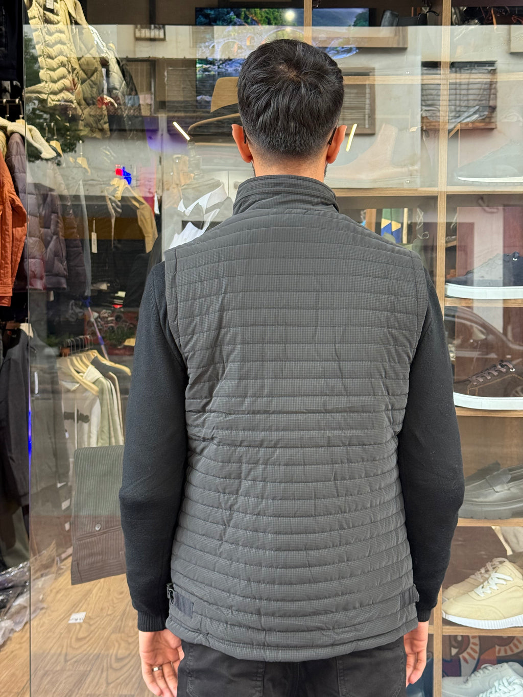 Gilet Matelassé Noir Homme – Élégance Urbaine & Confort Quotidien
