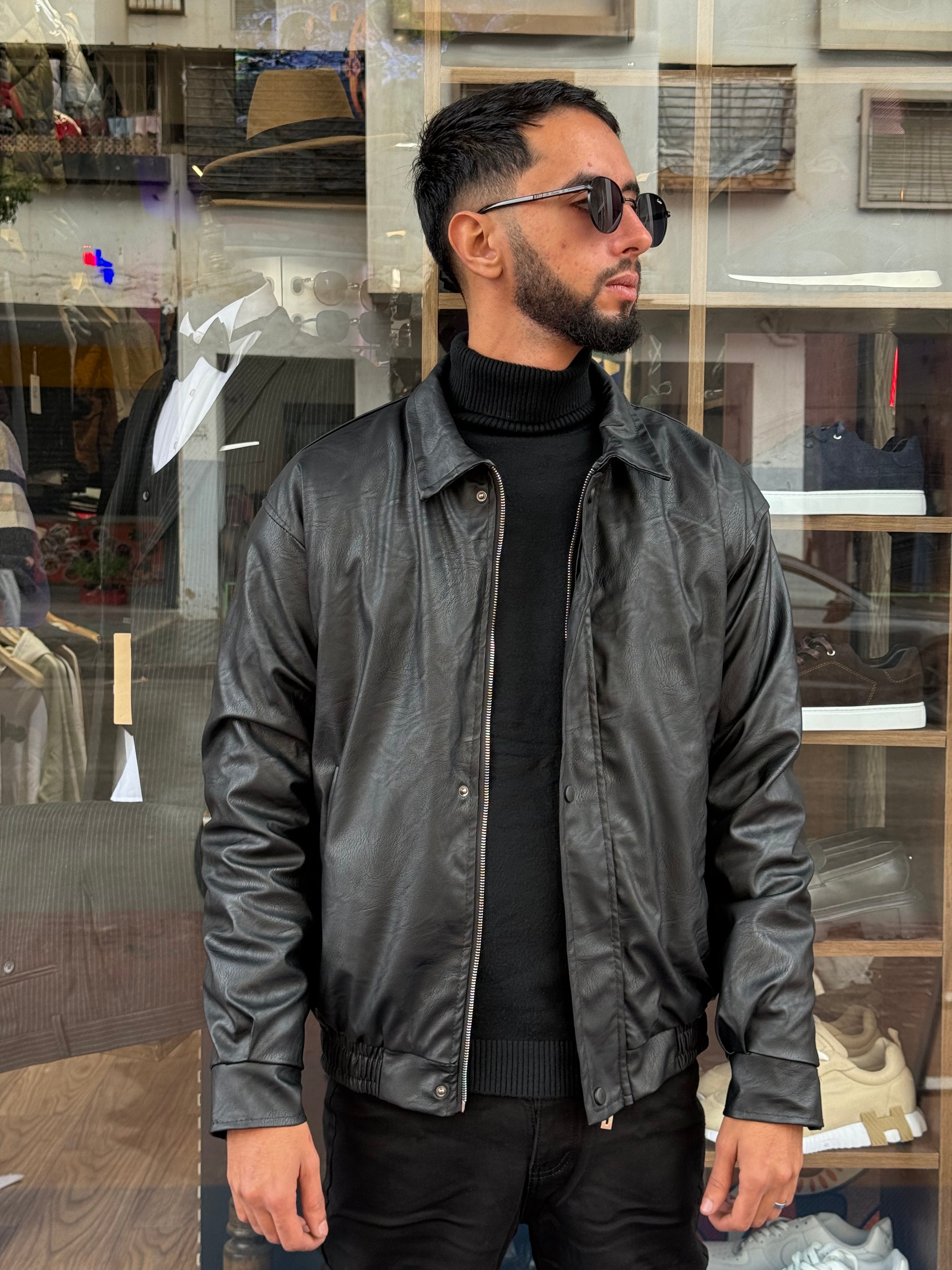 Veste Cuir Noir Homme – Élégance Urbaine à Boutons Pression