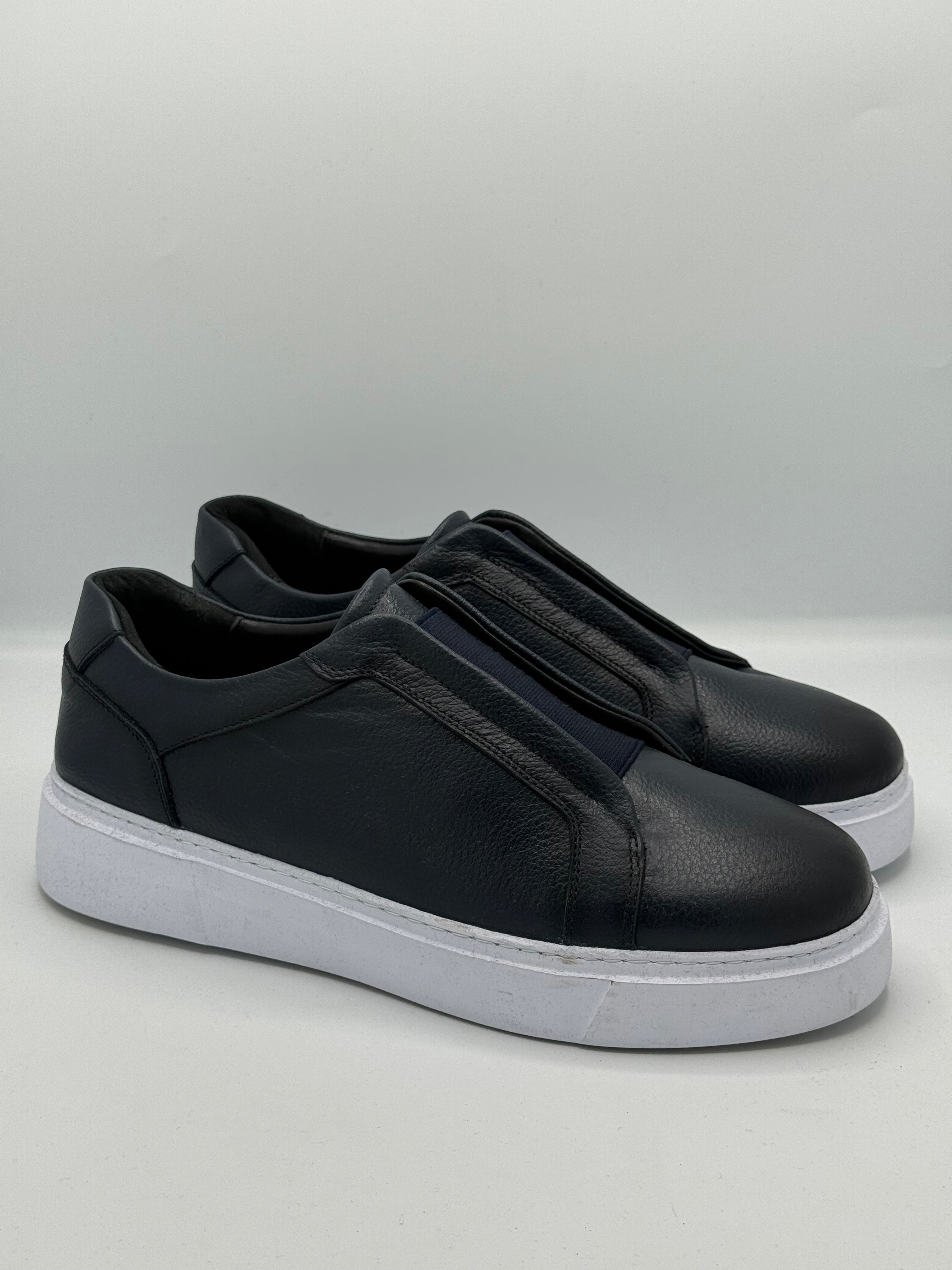 Sneakers Noires Minimal Luxe – Élégance Moderne Sans Lacets