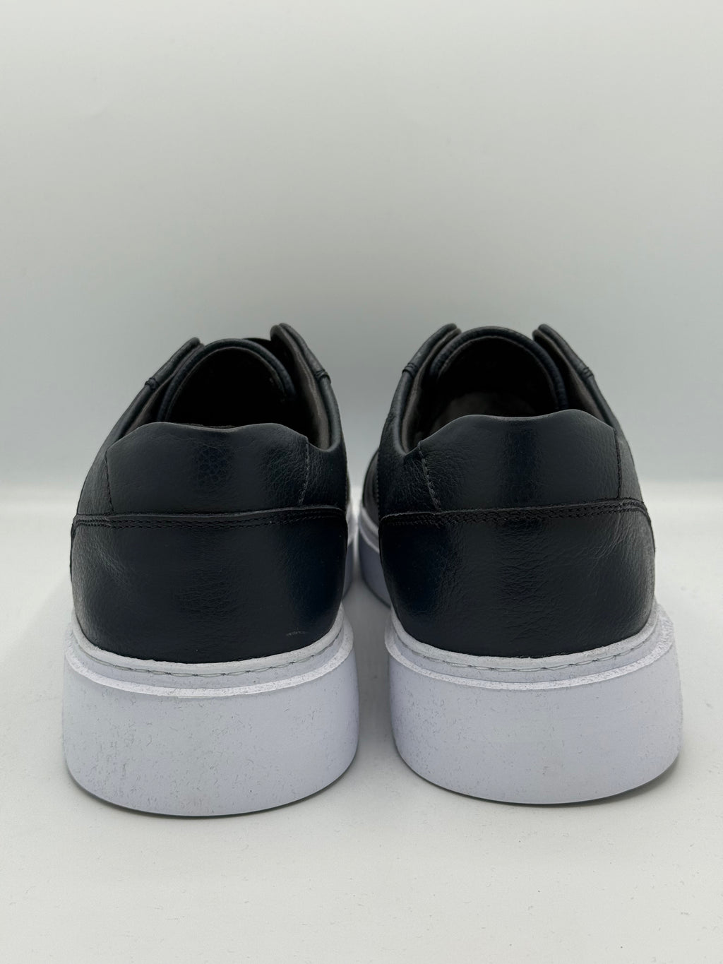 Sneakers Noires Minimal Luxe – Élégance Moderne Sans Lacets