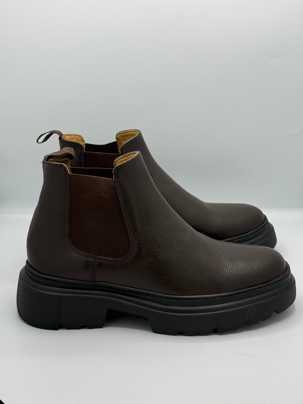 Bottines Chelsea Marron – Élégance Moderne & Caractère Urbain