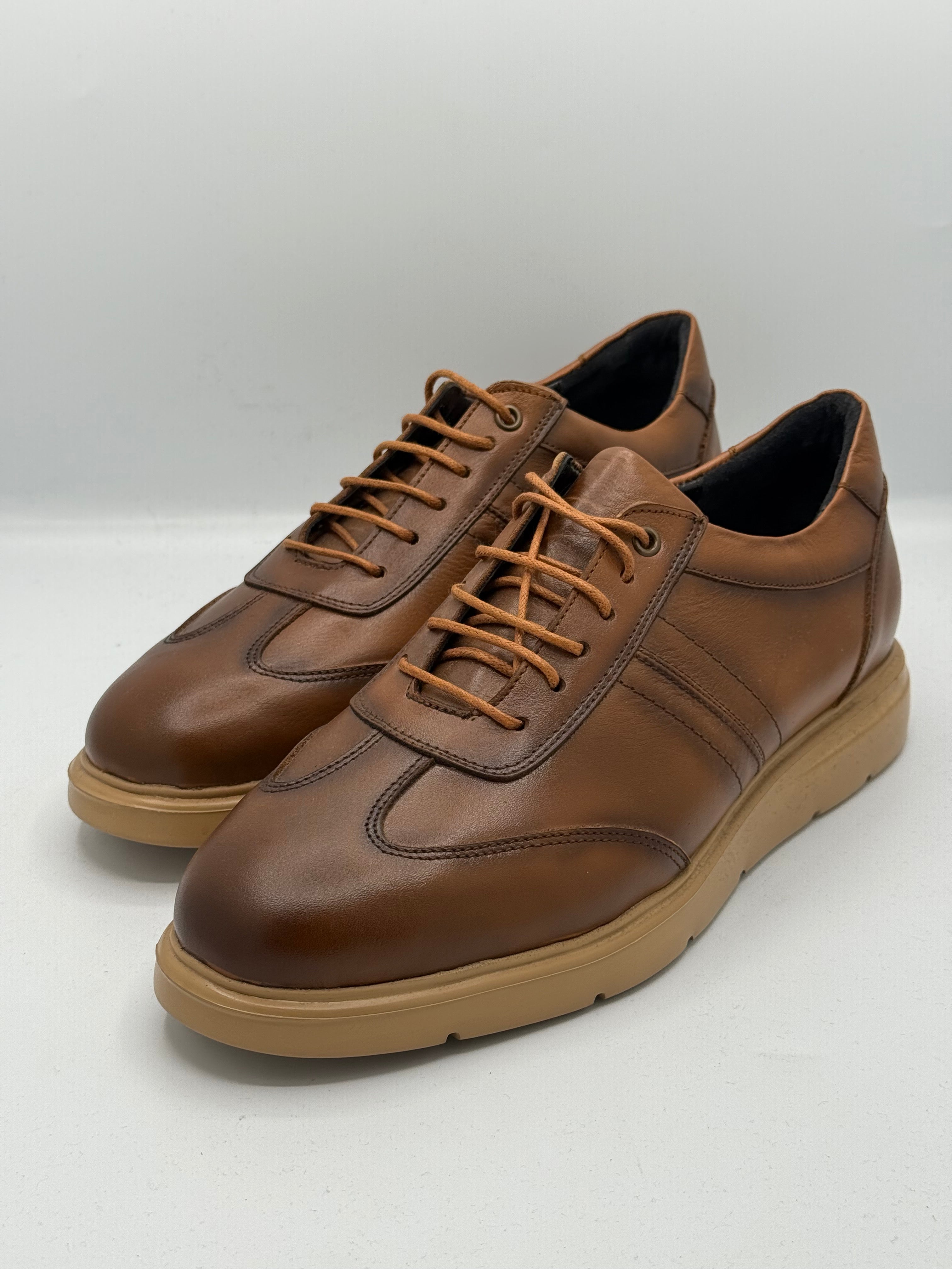 Derbies Urbaines Premium – Camel Élégant