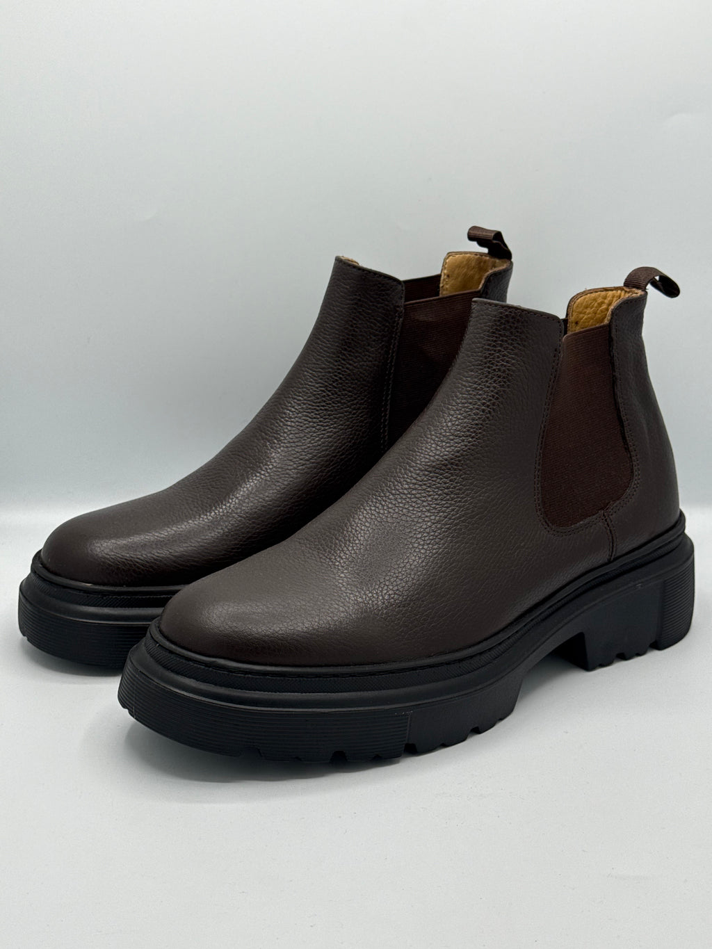 Bottines Chelsea Marron – Élégance Moderne & Caractère Urbain